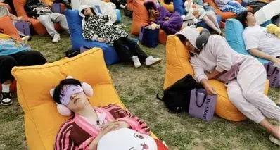 首尔举办第三届“小睡比赛”：八十老汉夺冠，中年男性亚军！