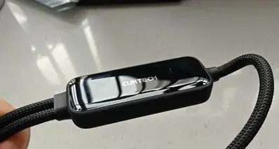 一根充电线一百块钱，都有人买？明年加个屏幕还能继续卖！