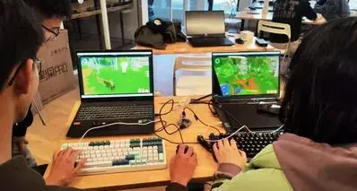 大家好！我们是来自中国的独立游戏工作室！请大家吃我们的蘑菇