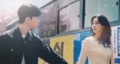 Faker 联动 柳智敏 拍广告！大飞疑似进军娱乐圈！！