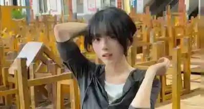 兔娘终于发小学照片了！粉丝数已经破千万