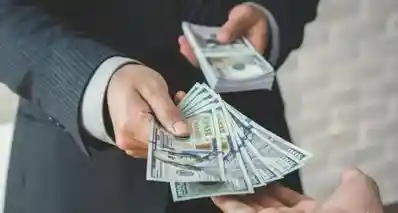 父亲放贷给儿子买主机大结局：儿子转嫁给同学，承诺给一个手柄！