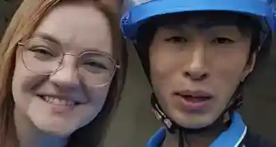 闪婚跨国恋落幕！外卖小哥东北小浩官宣离婚，称败给文化差异
