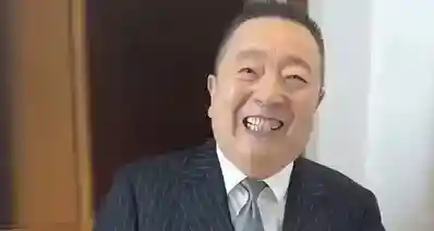 70岁董浩叔叔晒婚补拍婚纱照